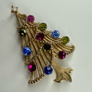 Trifari vintage gold tone Christmas tree pin with multicolored faceted gem bulbs